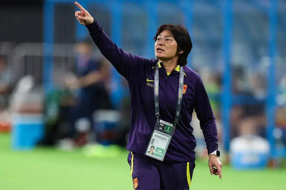 米兰电竞-著名女足教练公布战术,备战国际比赛视频